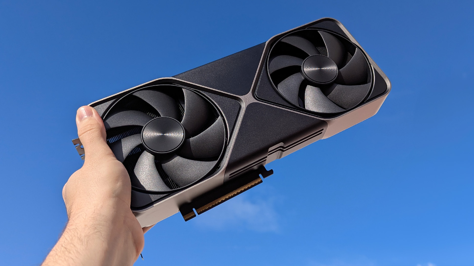 NVIDIA GEFORCE RTX 5080 Kurucular Edition Mavi Gökyüzüne Tutuldu