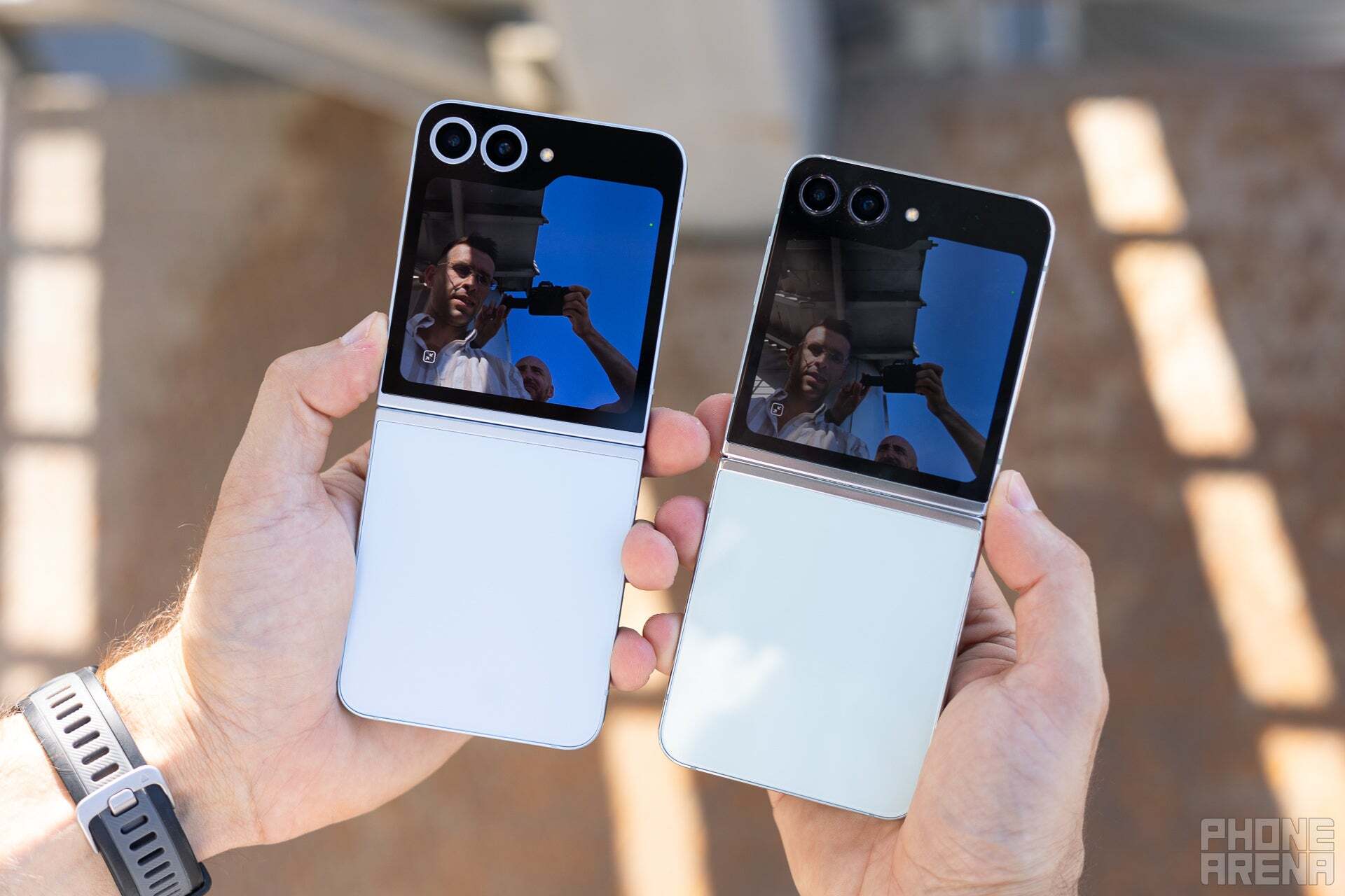Bekle, bu farklı telefonlar mı? | Görüntü Phonearena - Samsung Galaxy Z Flip 7 İkonik Rakip Tehdit Altında