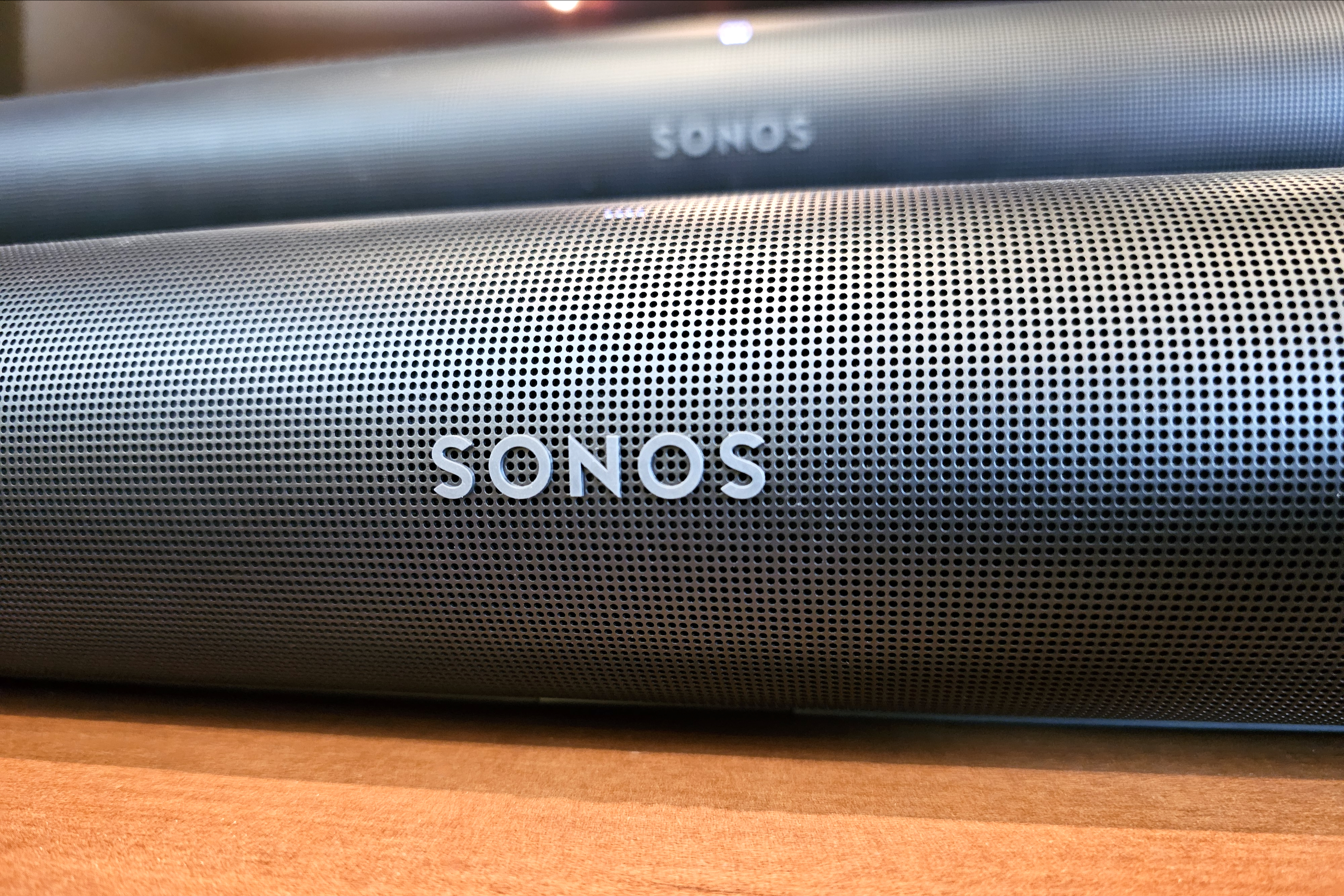 Sonos Arc Ultra ve Sonos Arc.