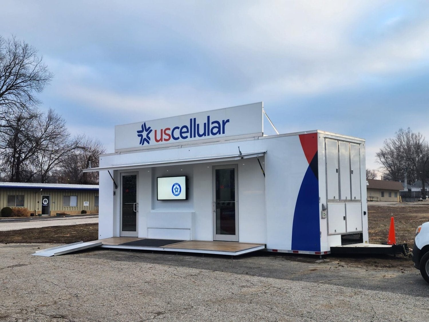 UsCellular, 21 eyalette 4.5 milyon perakende müşterisine sahiptir. | Resim Kredisi - Sedalia Demokrat - T -Mobile Planı kırsal kesintilere ve daha fazla fiyat artışına neden olabilir