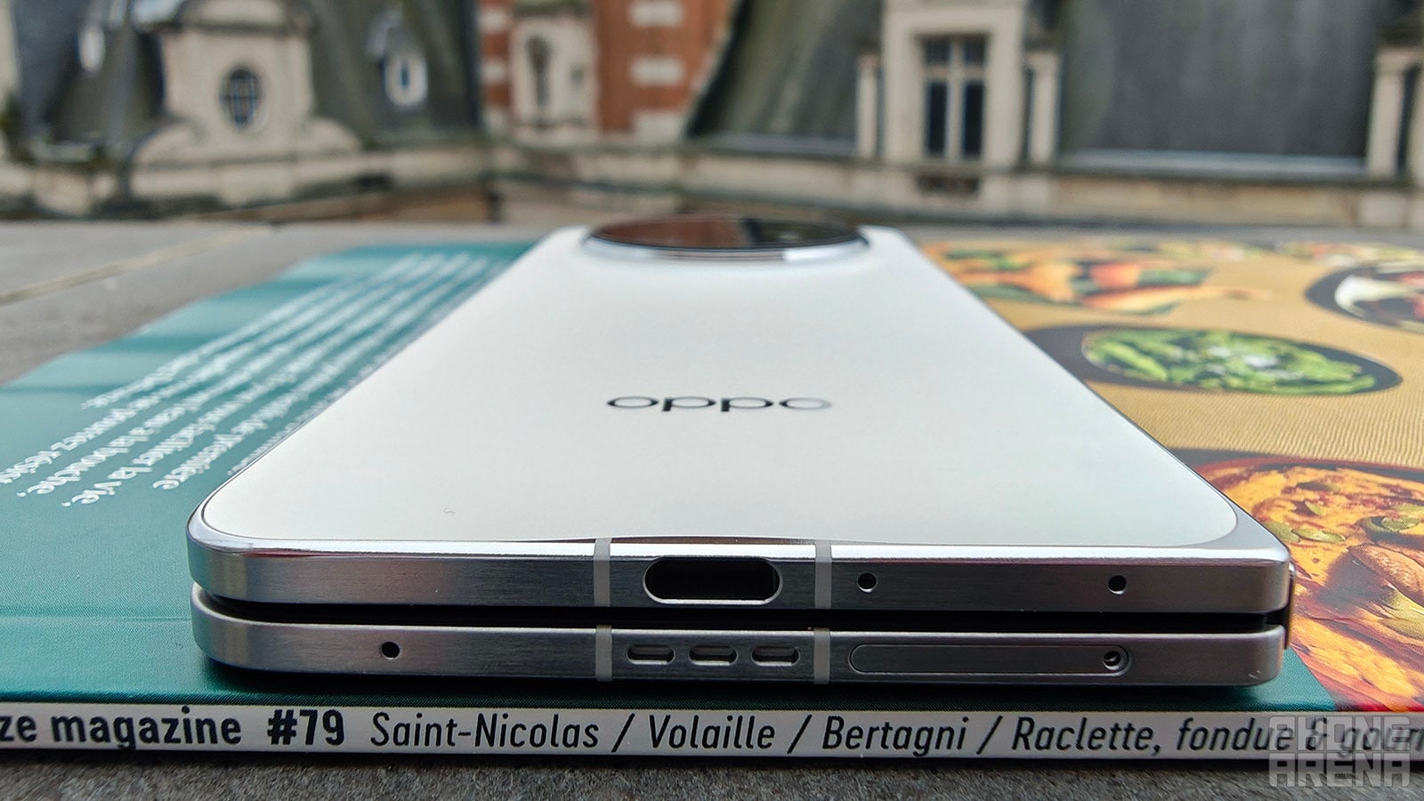Güçlendirilmiş OPPO N5 USB-C bağlantı noktası bul