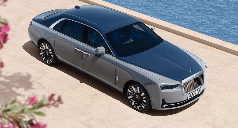 Yaptırımlar bir engel değildir: Rusya'da 72.5 milyon ruble için yeni bir Rolls-Roye Hayalet Exted Series II 2025 satıyorlar