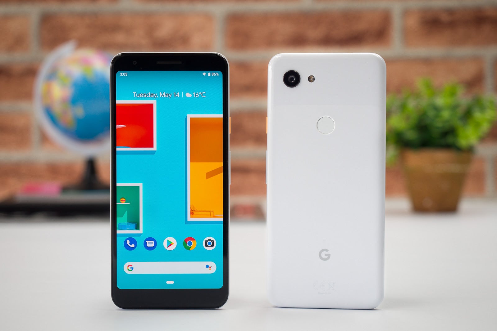 OG Pixel 3A da düz bir sırtlıdır. | Resim Kredisi - Phonearena - Yeni doğan Pixel 9A, aklı başında tasarıma geri döner ve 2026'da Pixel 11 de