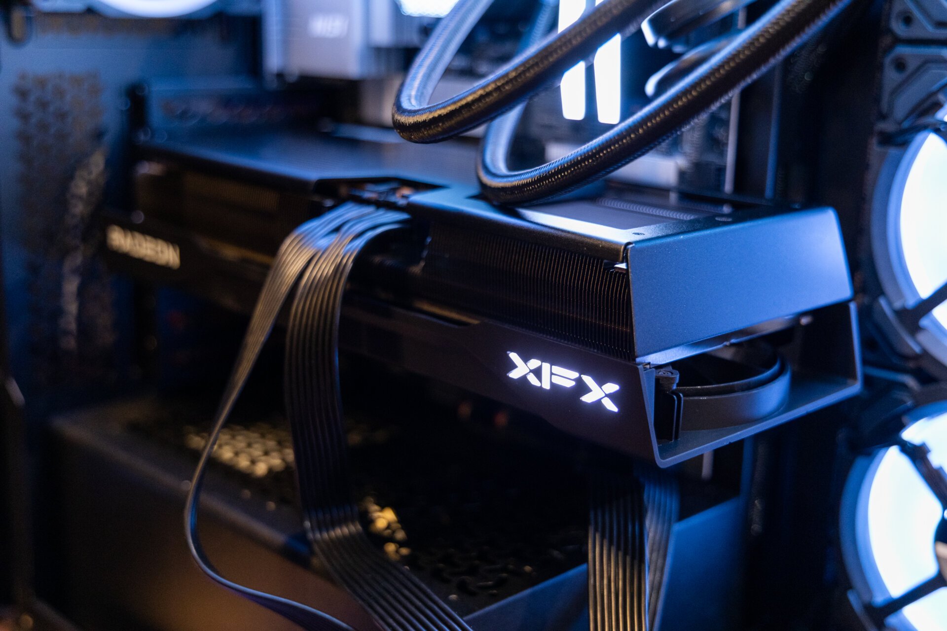AMD Radeon RX 9070 XT 2