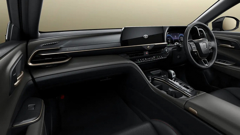 En son Toyota Crown Crossover temsil edilir. Fiyat ilan edildi