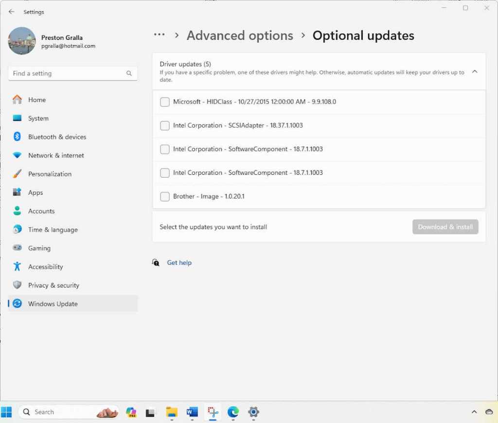 Windows 11'deki sürücü güncellemelerini içeren isteğe bağlı güncellemeler listesi