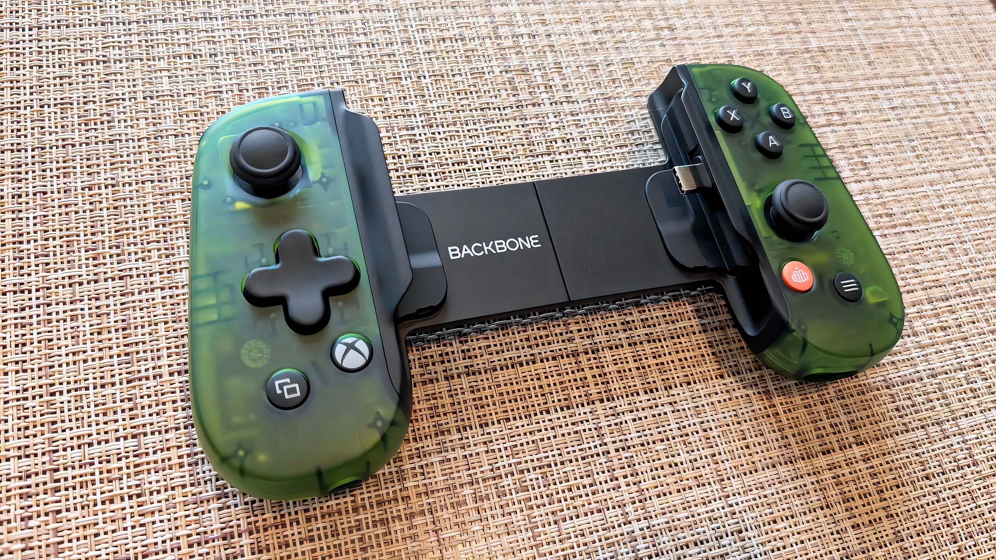 Omurga Bir Xbox Edition bir paspas üzerinde yüz yüze.