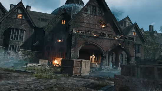 Black Ops 6 Parçalanmış Peçe Ana Görevi: On terkedilmiş ve yangındaki eski bir konağın dışındaki yerlerde