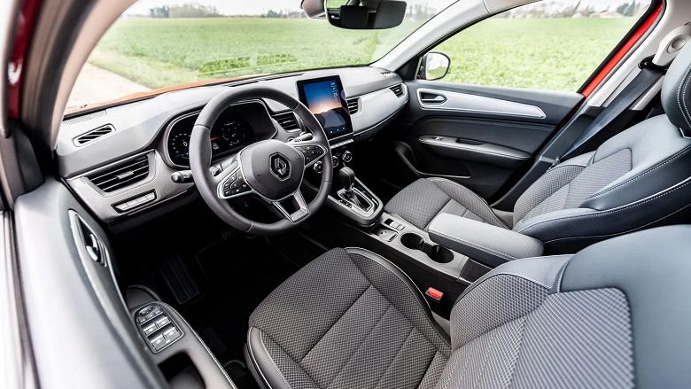 Renault Arkana Rusya'da üç kez yükseldi: 2019'da 1 milyon ruble için bir crossover satın alınabilir, mevcut fiyat - 3 milyondan fazla ruble