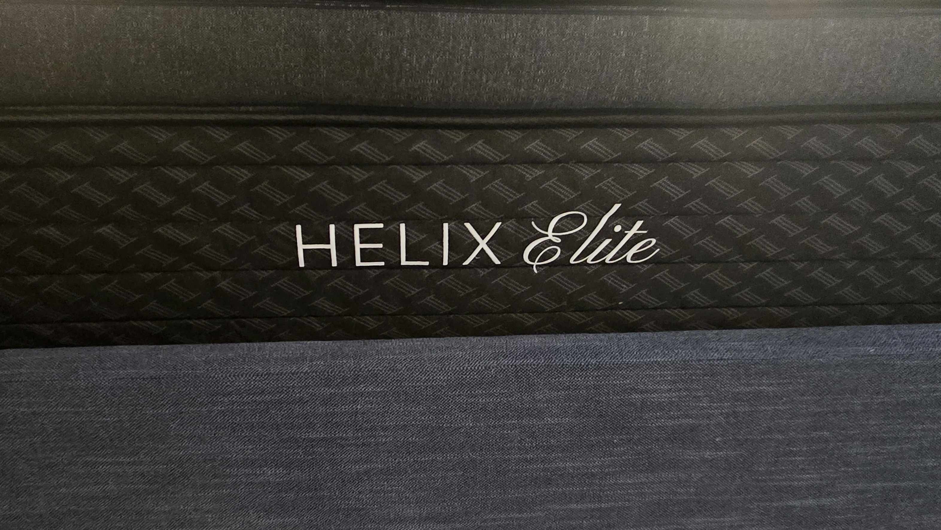 Yeni Helix Midnight Elite'in yan panelinin kapatılması