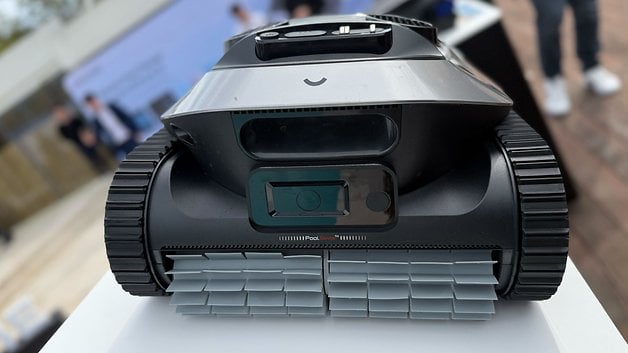 Dream Z1 Havuz Temizlik Robotu, tasarımını ve işlevlerini gösteren görüntülenir.