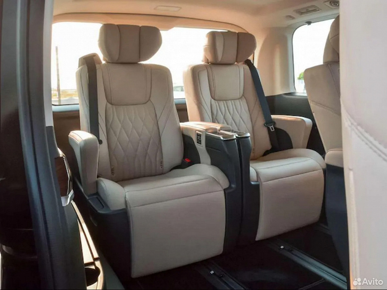 Toyota Alphard'dan daha fazla ve daha serin - ve çok daha ucuz. Rusya'ya özellikle ferah bir Toyota Granvia 2025 alınıyor