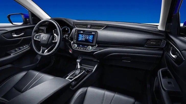Fiyatlara ne olur? Sivil motorlu büyük Honda Crider Sedan zaten 1,5 milyon ruble ile karşılaştı