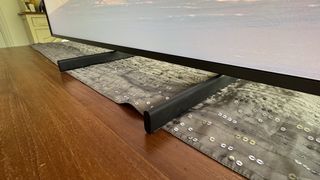 Samsung QN900F support feet