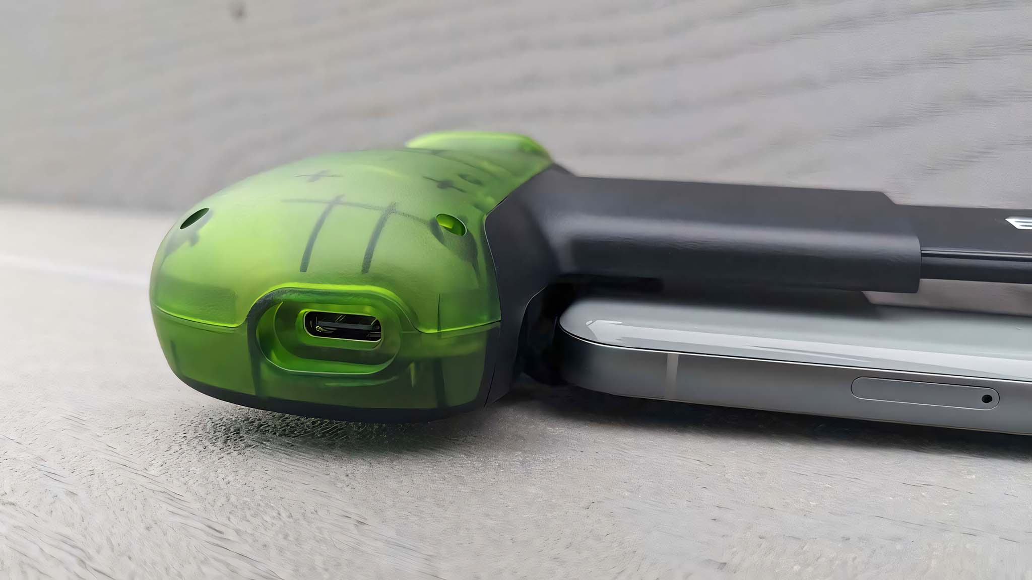 Omurganın kapatılması One Xbox Edition USB-C bağlantı noktası.