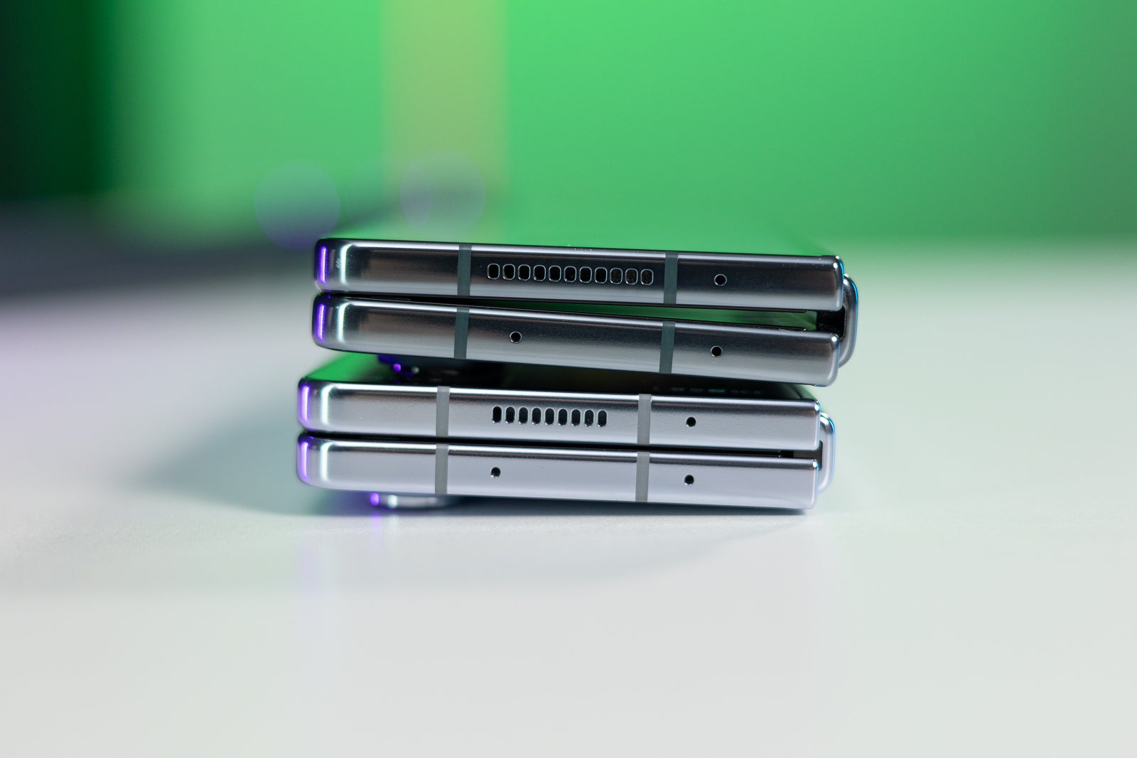 Potansiyel dört katlanabilir bir cihaz, elbette iki Galaxy Z katlanmasını istiflemek kadar tıknaz olmayacak, ancak bunun da ince olmasını beklemeyin. | Resim Kredisi - Phonearena - Samsung'un potansiyel dört katlanabilir telefonu çok uzak bir adım olabilir