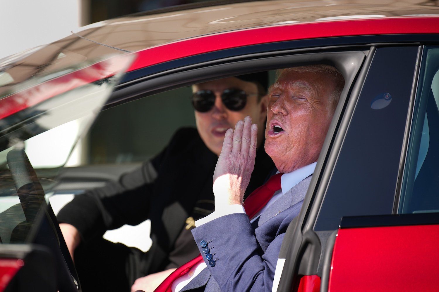 Tesla'da Elon Musk ve Donald Trump