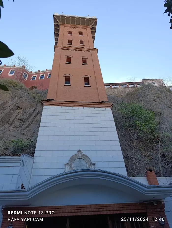 İzmir Tarihi Asansör Binası