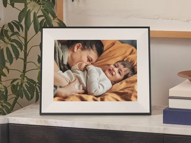 Resim: Fotoğraf çerçevesi, bebek ve kişi