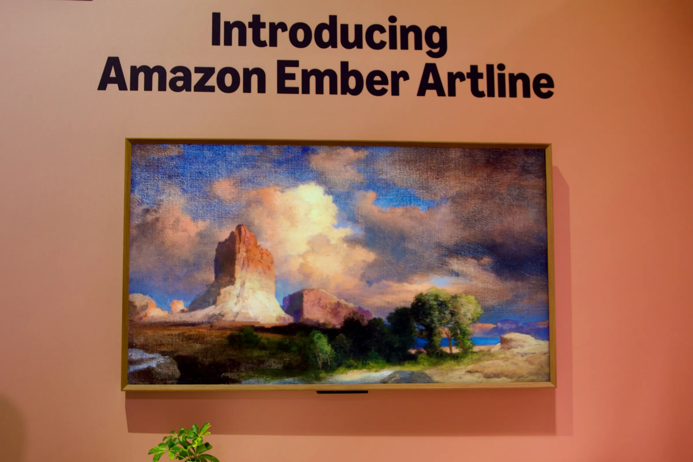 Amazon’ın Ember Artline TV’si, değiştirilebilir çerçeveler ve Alexa sesli kontrolü için yerleşik uzaktan mikrofonlar içeriyor.