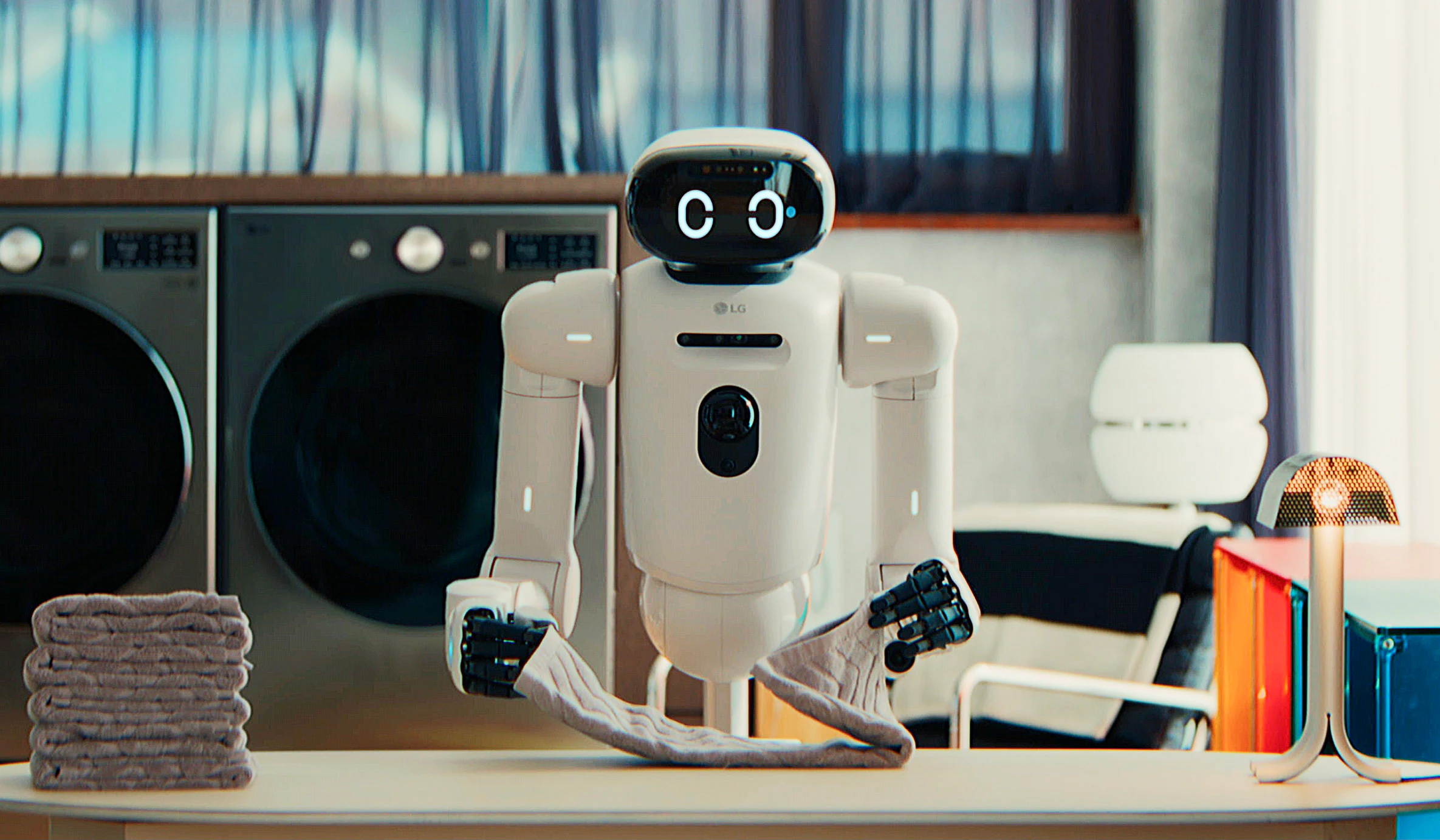 LG CLOiD robot