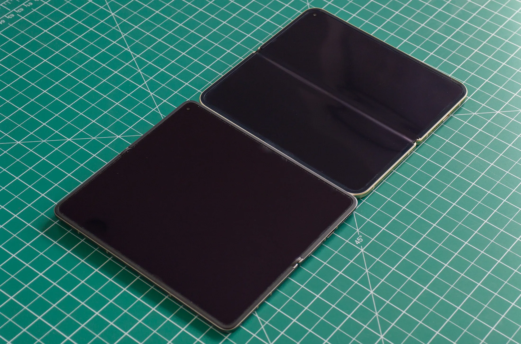 Oppo Find N6 ve Google Pixel 10 Pro Fold yan yana