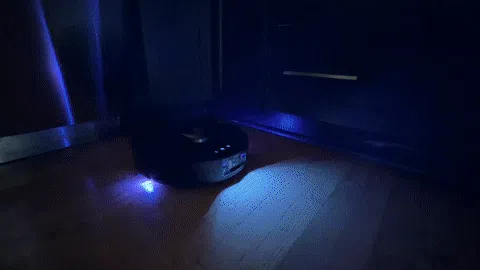 Robotun ışık şovu çalışıyor.