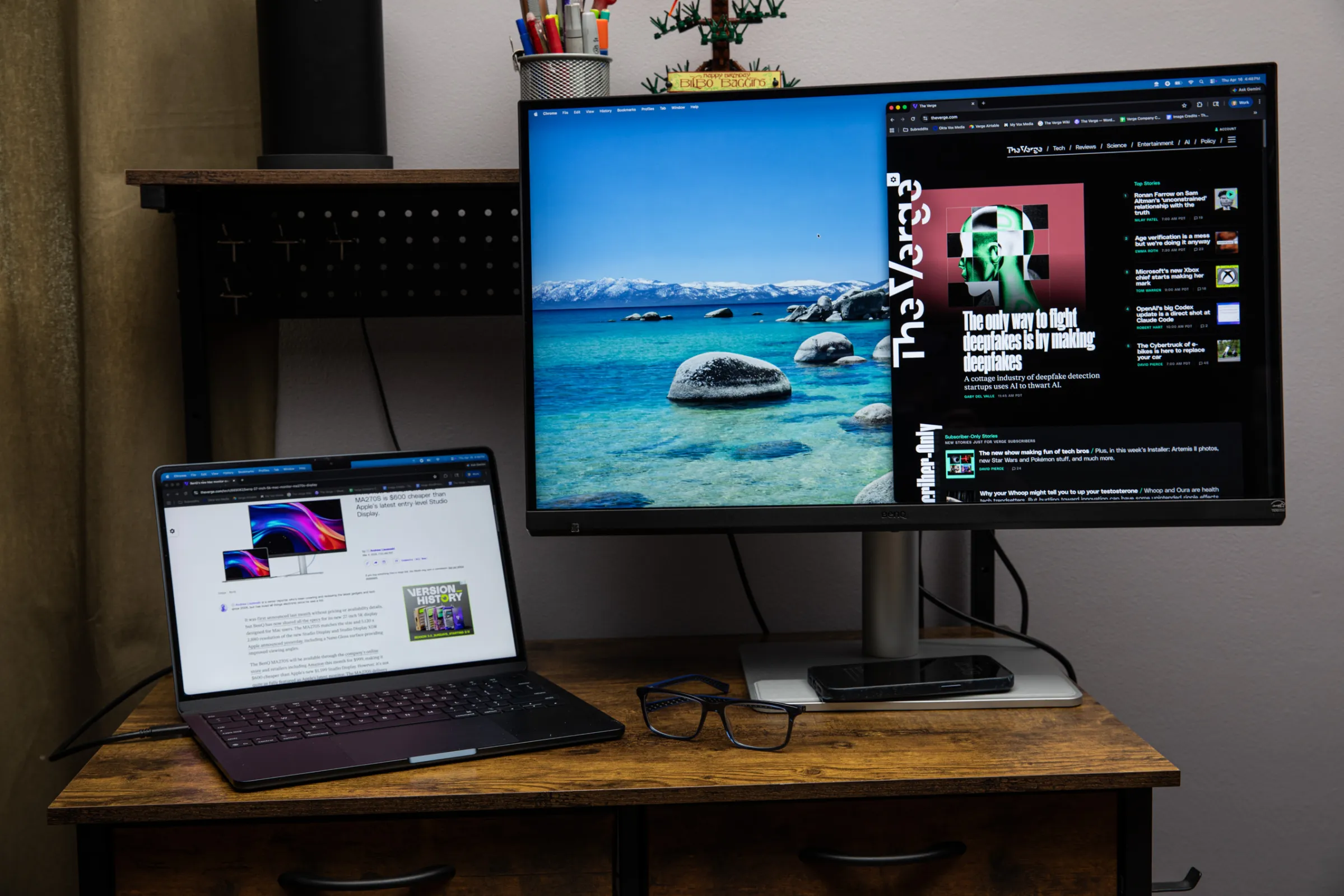 BenQ MA270S bir masada