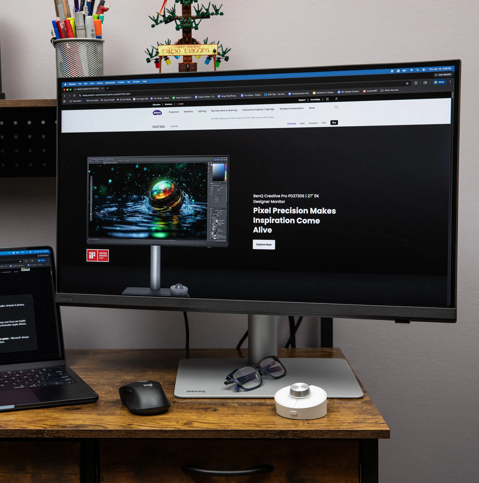 BenQ PD2730S bir masada