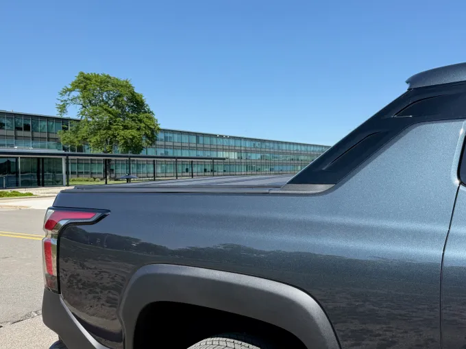 Silverado EV'nin yük alanının bir görüntüsü.